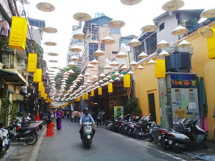 Đẹp mê hồn với con đường nón lá ở Hà Nội